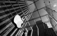 The Mystery Of Apple’s Crashing Stock Price