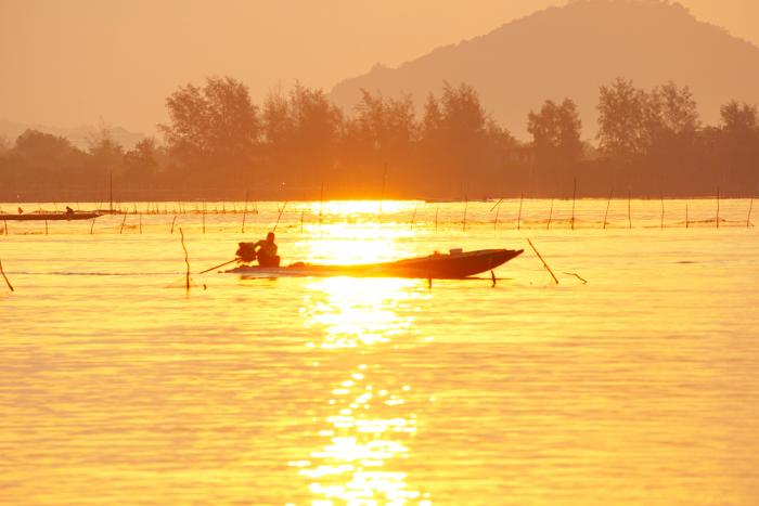 Fishing practices in the South China Sea need resolution. Fishing practices in the South China Sea need resolution.