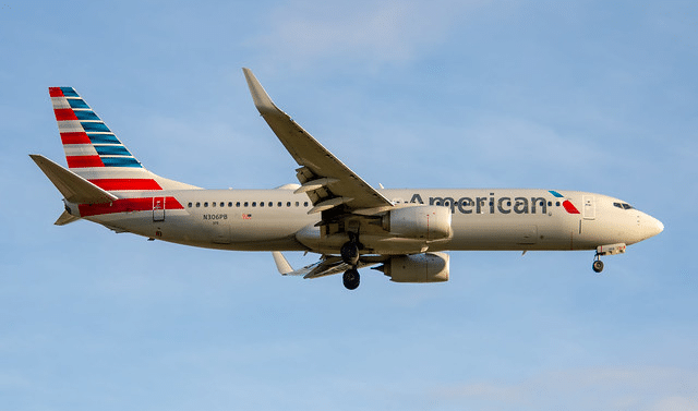american airlines plane
