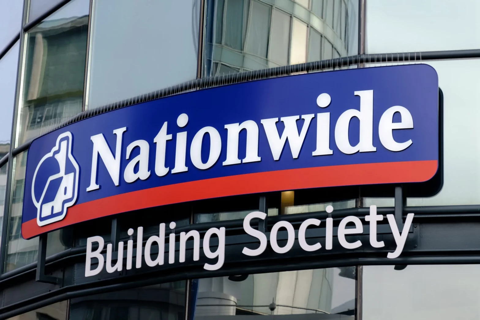 Nationwide becomes the bank with the largest number of branches in the UK